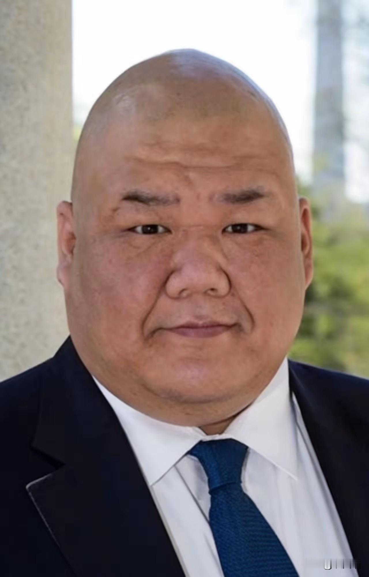 全程沉默的光头，竟是特朗普身边最关键的隐形大佬！人民大会堂会谈里，坐在特朗普