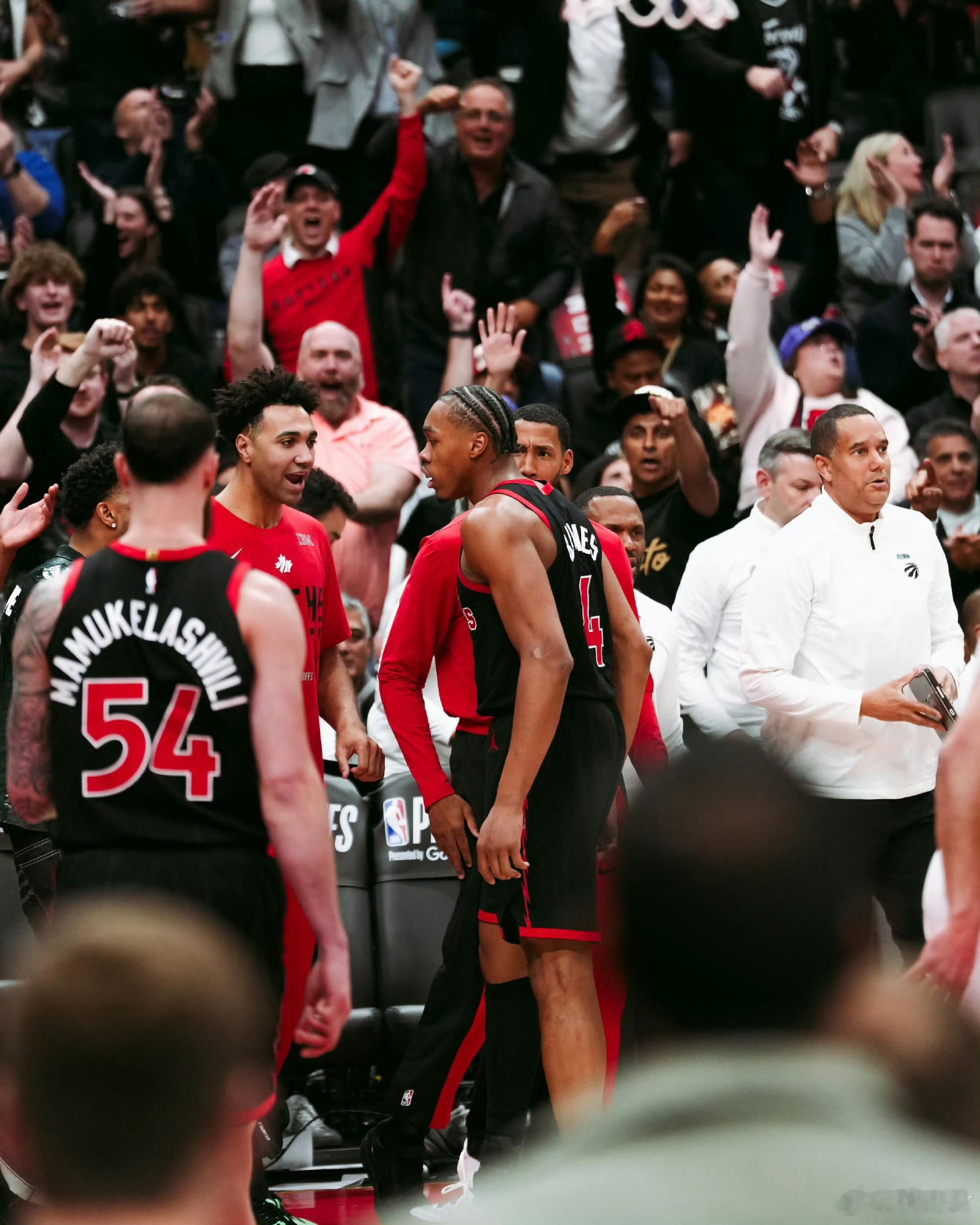 猛龙vs骑士G4前瞻碎碎念骑龙G3是一场猛龙队没有退路的比赛，而大比分扳成2：