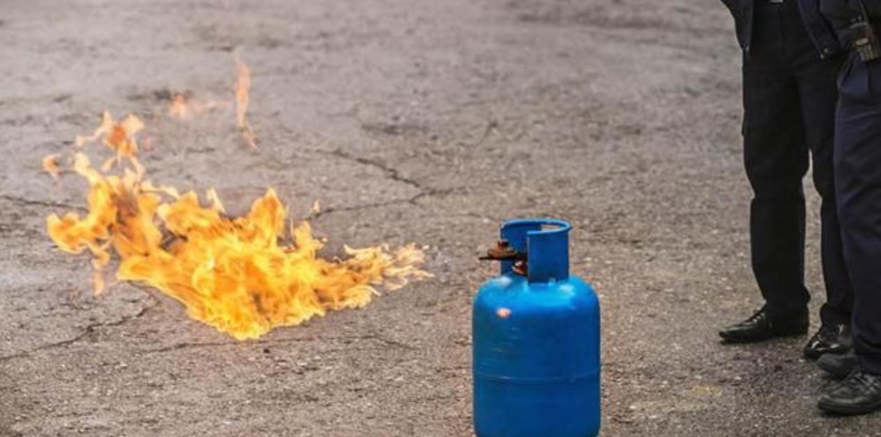 近日，北京市密云区政府发布了溪翁庄镇一小区液化气瓶闪爆事故。60多岁的丛大爷租