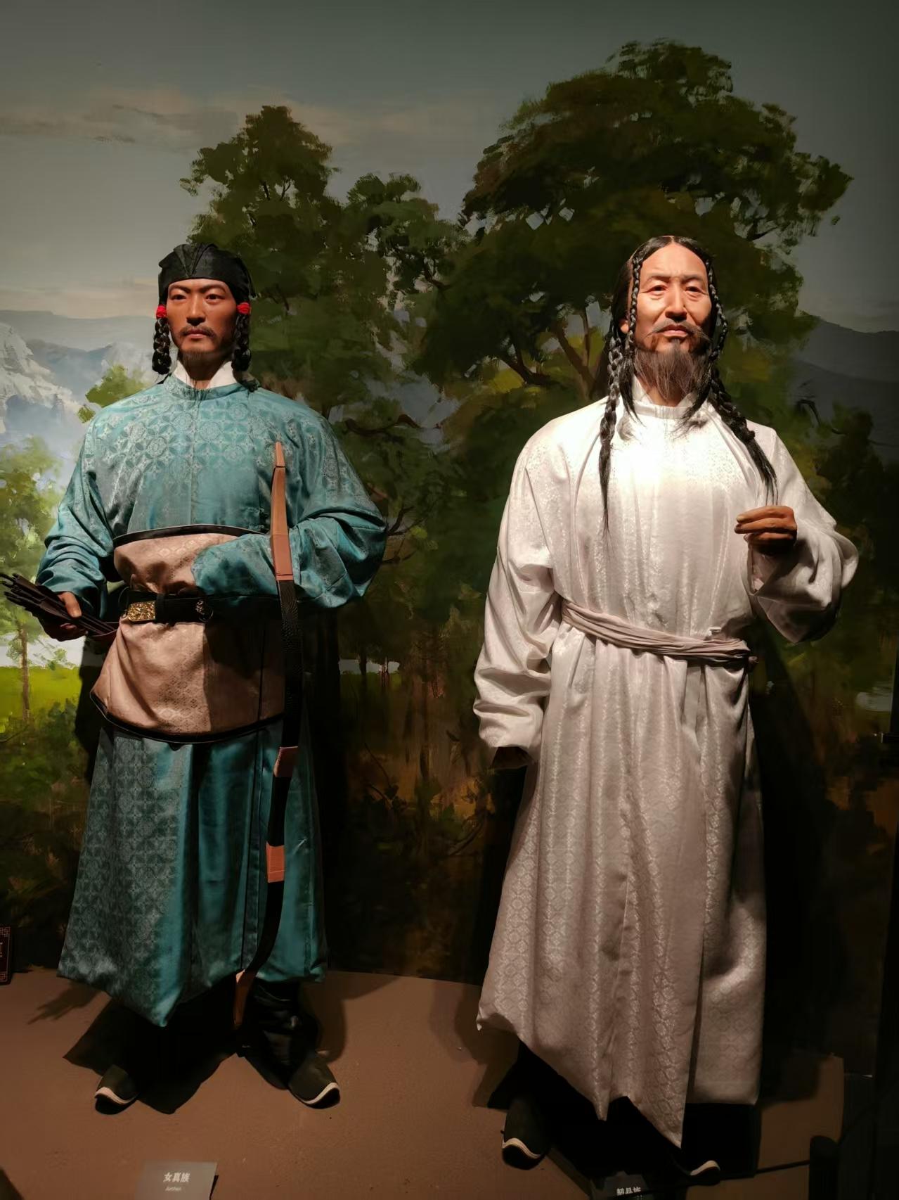 西夏陵还在，更深层的历史在后面。灭国不是终结，是散入血脉的开始。1227年兴庆