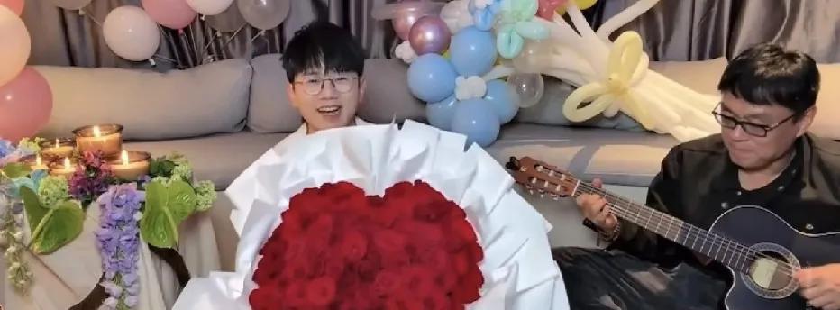 张杰开直播为谢娜庆生！5月6日00：00，张杰卡点在直播间为谢娜送上生日蛋糕，