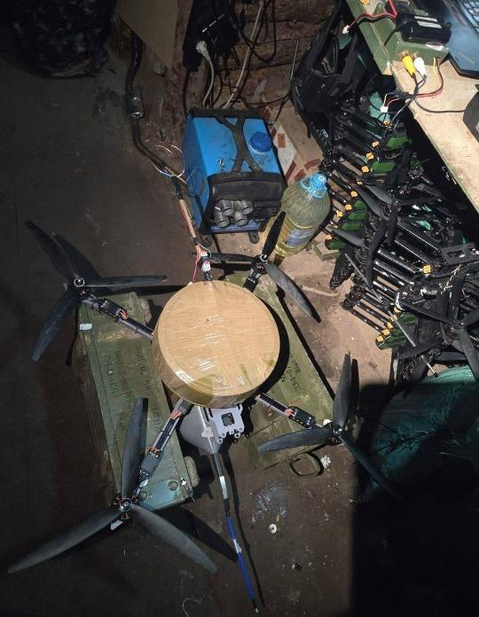 使用TM-62反坦克地雷的俄罗斯自杀式FPV无人机。