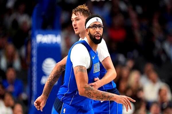 戴维斯一回来，独行侠立马不一样了。之前还蔫头巴脑的，现在直接一波三连胜，干掉