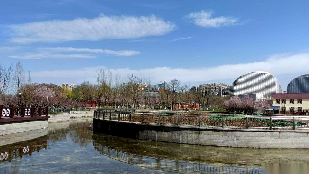 我算是看明白了，人退休后活的，根本就不是钱。真不是。你去看吧，楼下公园里，总