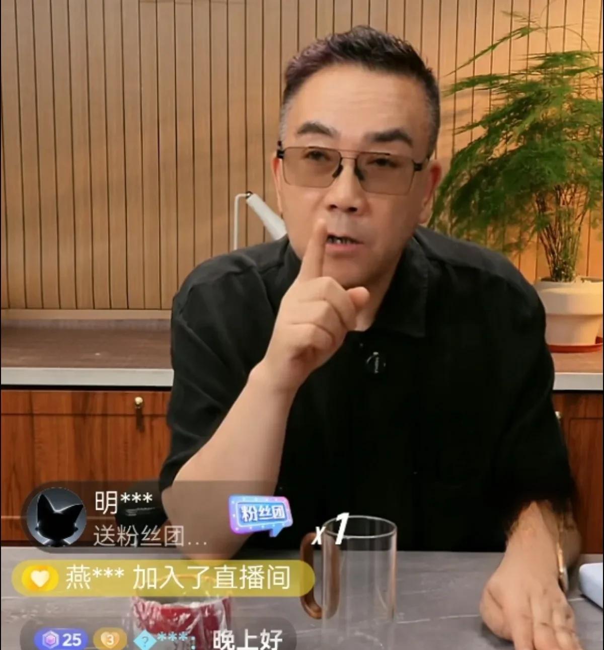 少林寺方丈释永信出事了，杨议在昨天晚上的直播中，也聊到了这件事：“大和尚出事了