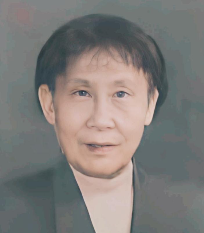 南京一女子在废品站发现一摞发黄的手稿，她问摊主：“这多少钱？”老板随口答道：“没