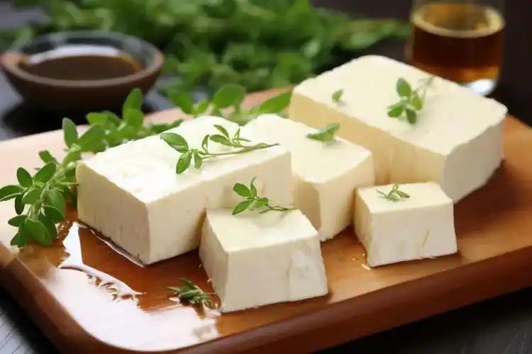 为什么只有中国人吃豆腐，西方人连豆腐都不会做？ 这个问题值得探讨。 直接