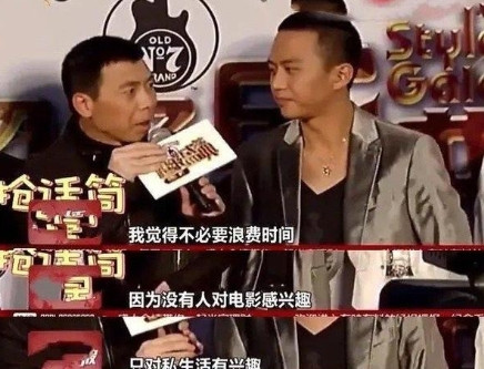 2007年，邓超在冯小刚《集结号》的宣传活动上，借机当众对孙俪表白：“孙姑娘，我