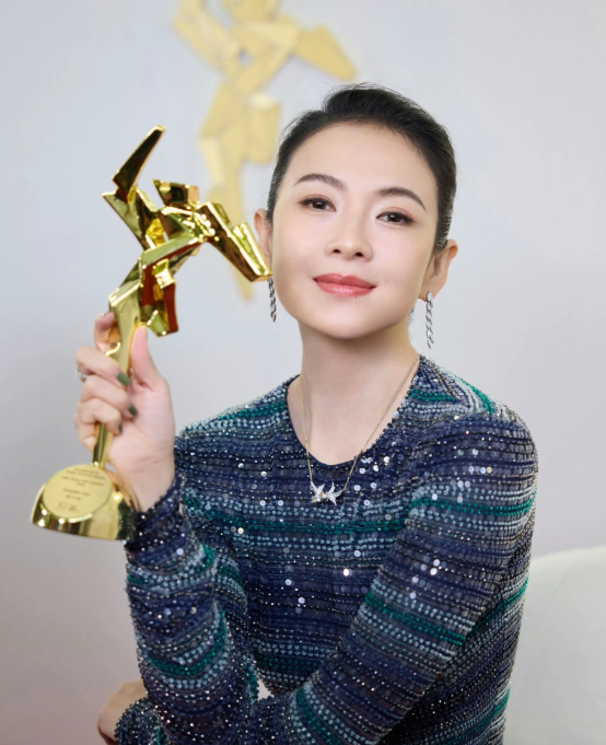 第19届亚洲电影大奖在香港西九文化区戏曲中心举行章子怡现场领取了「卓越亚洲电影