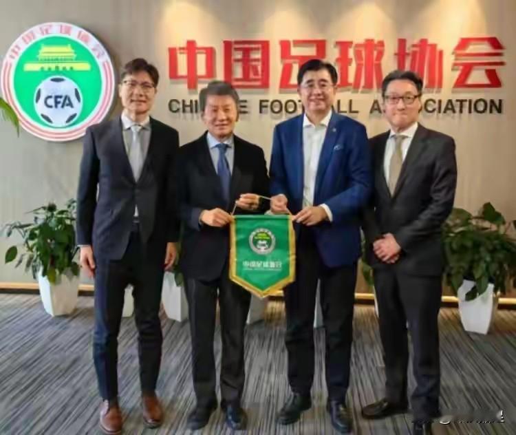 韩国足协主席郑梦奎到中国足协拉票，希望中国足协全力支持韩国申办2031年和203