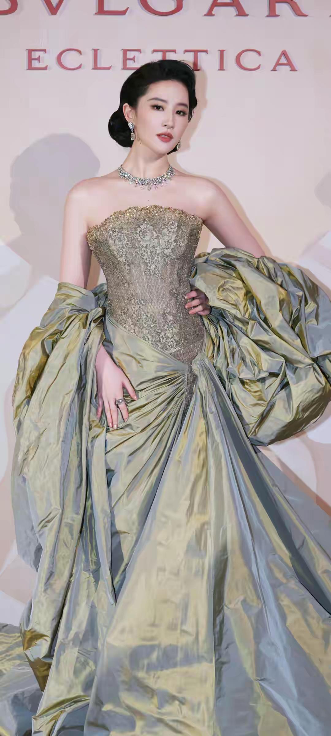 你觉得刘亦菲好看吗