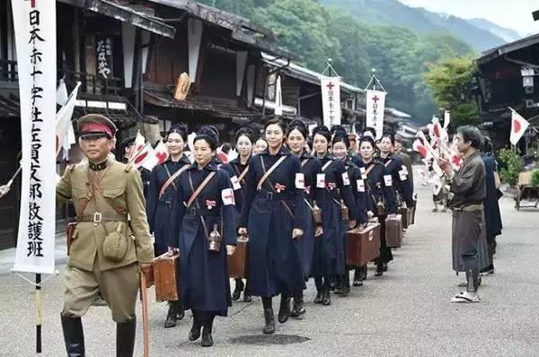 日本为什么也拍抗日剧？看完那部《红十字：女人们的入伍通知单》我才有点懂了。这部