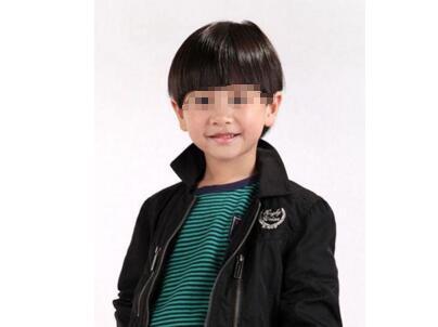 4岁小男孩放学回家后总说肚子痛, 妈妈开始没在意, 后来吓一跳
