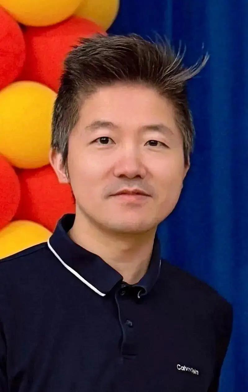 上次是“美国银行副总裁”，这次是“阿里前高管”，我们的媒体每次都这么过分拔高意外