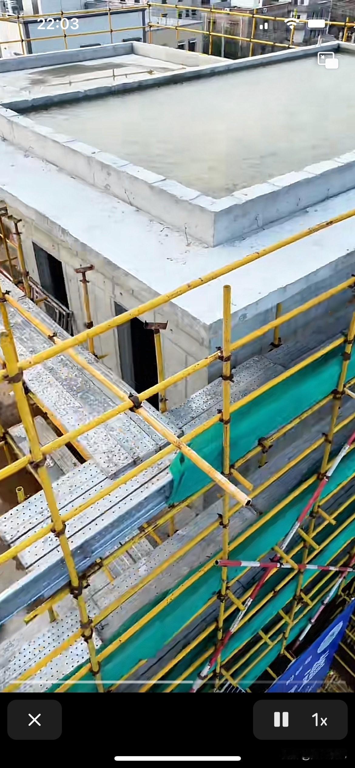 不懂就问，全红婵家的屋面是不是有个游泳池，怎么放那么多水干嘛，是不是给全红婵游泳