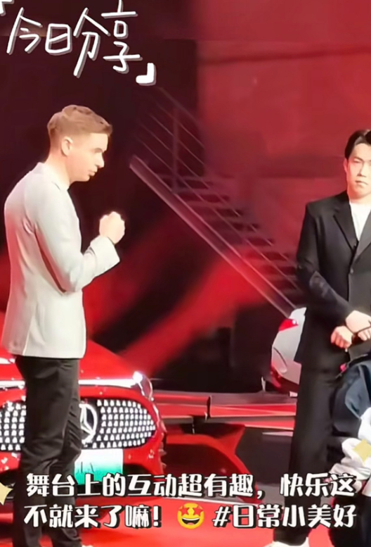 隐藏任务触发！大头奔驰直播间有巨糖！彩排花絮刚刚收工！大头正在奔赴奔驰发布会路