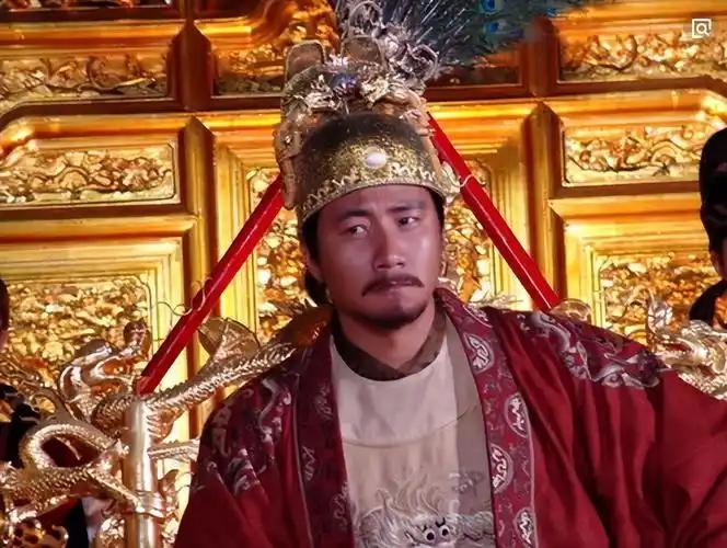 1380年9月3日，朱元璋的大将朱亮祖和他的儿子朱暹，在朝堂上被侍卫们活活用鞭子