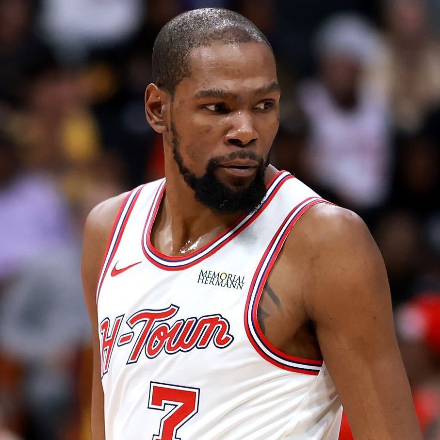 NBA单赛季达成1750+得分、165+三分球且投篮命中率50%以上的球员：•