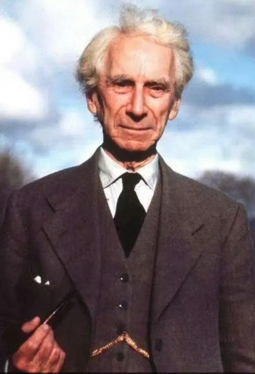 “看不起你的人，看都不要看他一眼，不管是亲情还是友情，这也是回敬他最好的礼貌。卑