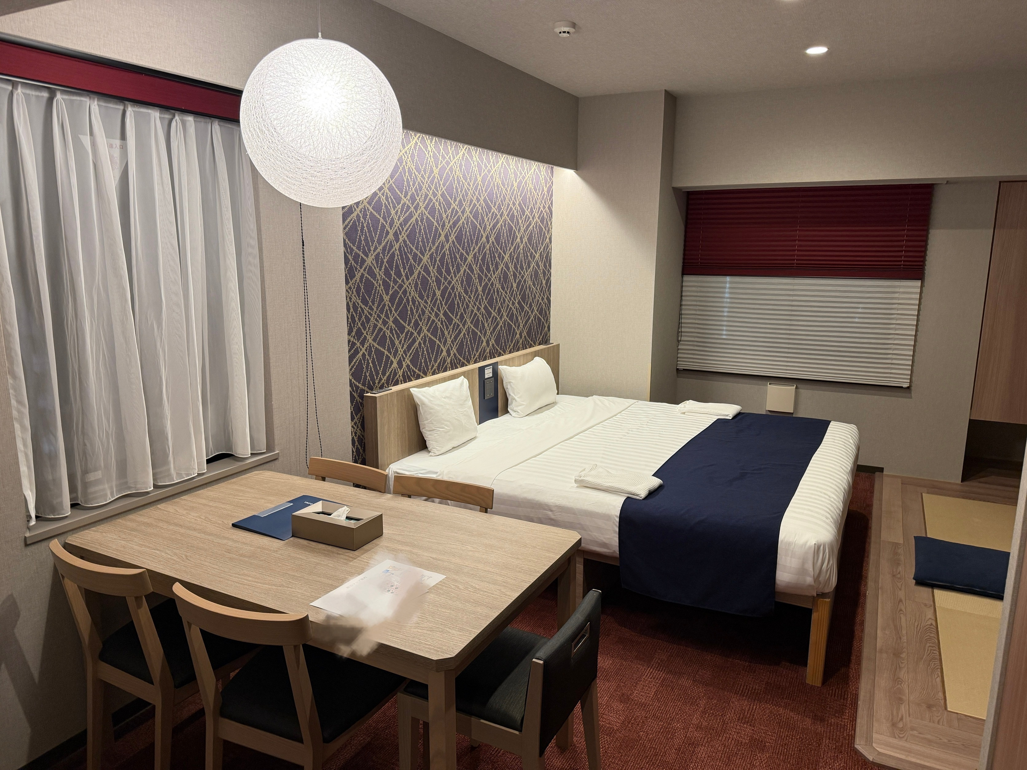 我老婆定个了1700每天的酒店，我看小小一只，吐槽说性价比太低了...她说我到