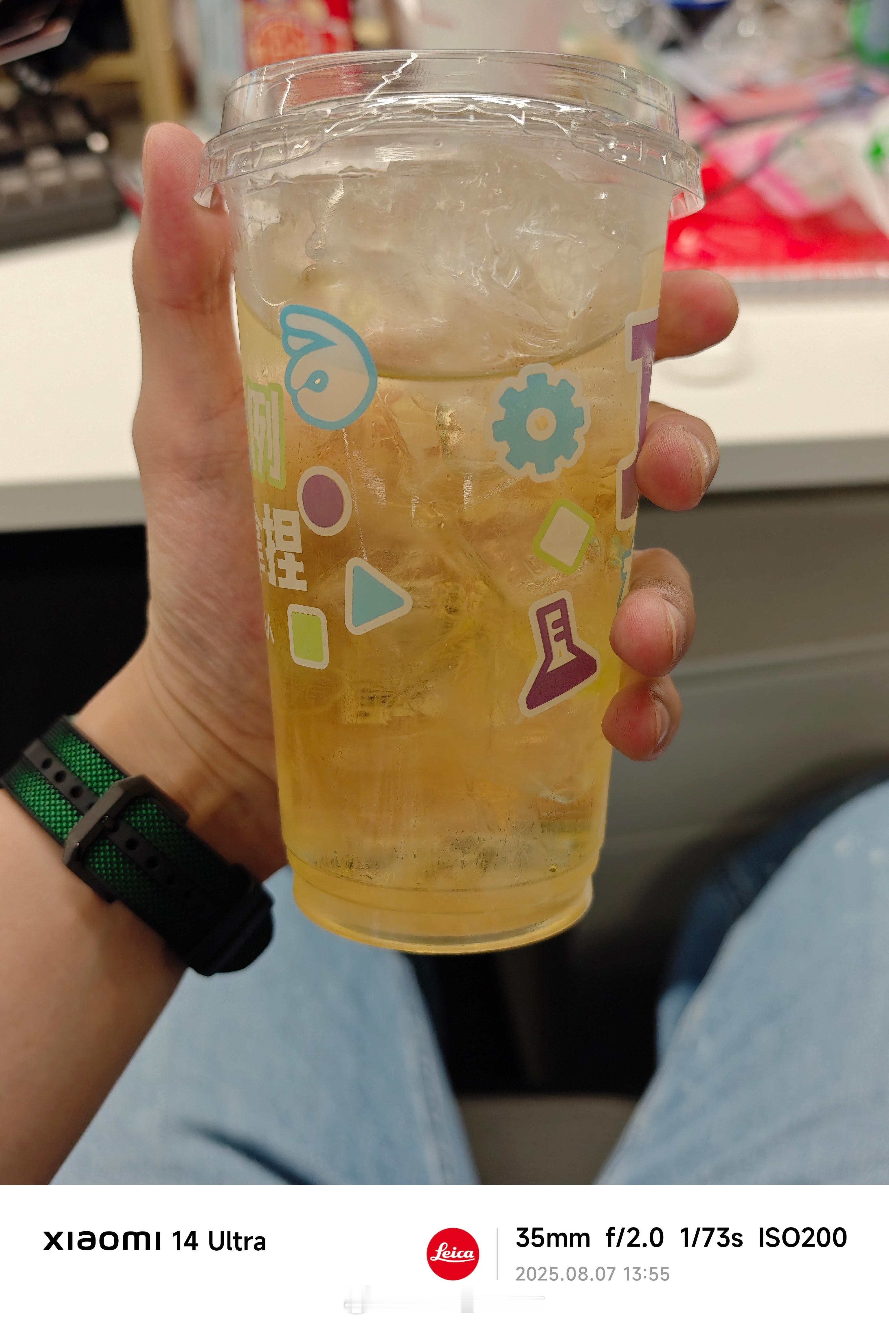 这下没人说了吧，看起来不奇怪吧，茉莉花茶。[抠鼻]​​​