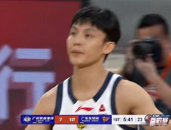 广东男篮教练谈徐杰：“徐杰今天打得很拼，他也很渴望去帮助我们球队取胜，这点值