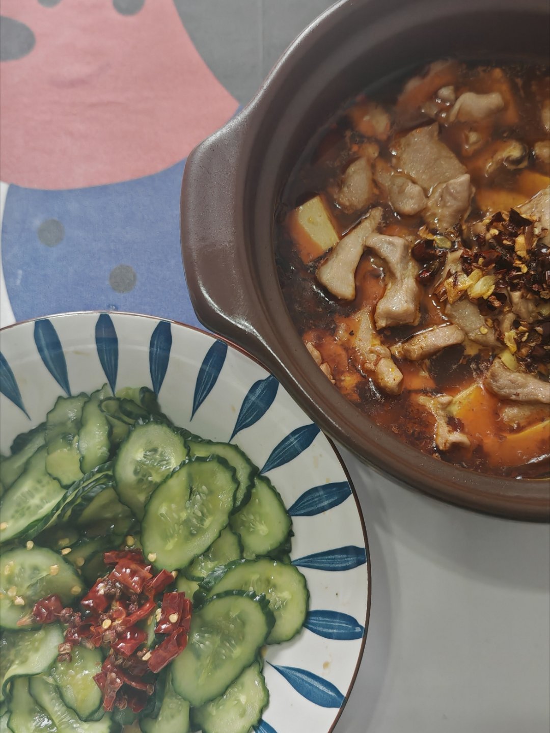 午餐来啦，吃啥呢你们