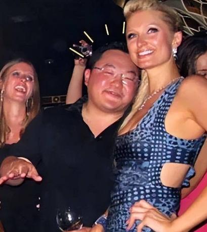 华裔富三代刘特佐，一个肥头大耳，一脸油腻的中年男人，号称“马来西亚和珅”！他豪掷