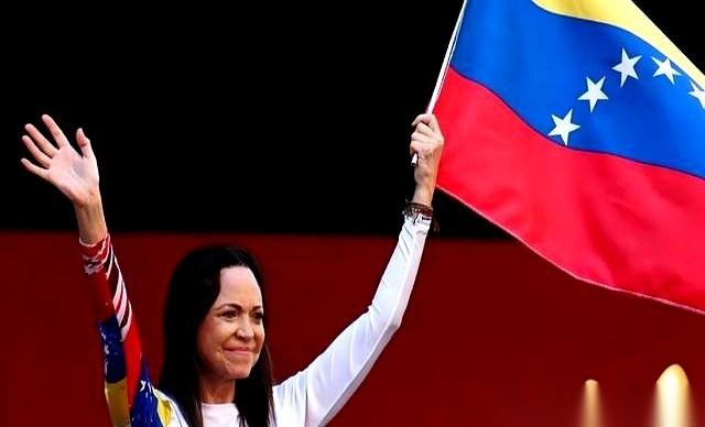 你敢信吗？一个国家的政治家，不想着怎么让老百姓吃饱饭，却在公开求着美国人，赶紧对