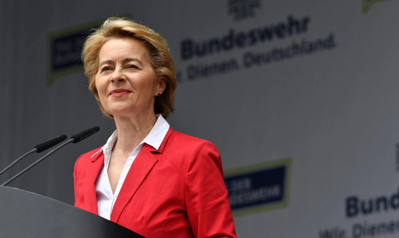 空袭过后，欧盟委员会主席冯德莱恩在布鲁塞尔非常愤怒地告诉媒体，有两枚导弹击中了目