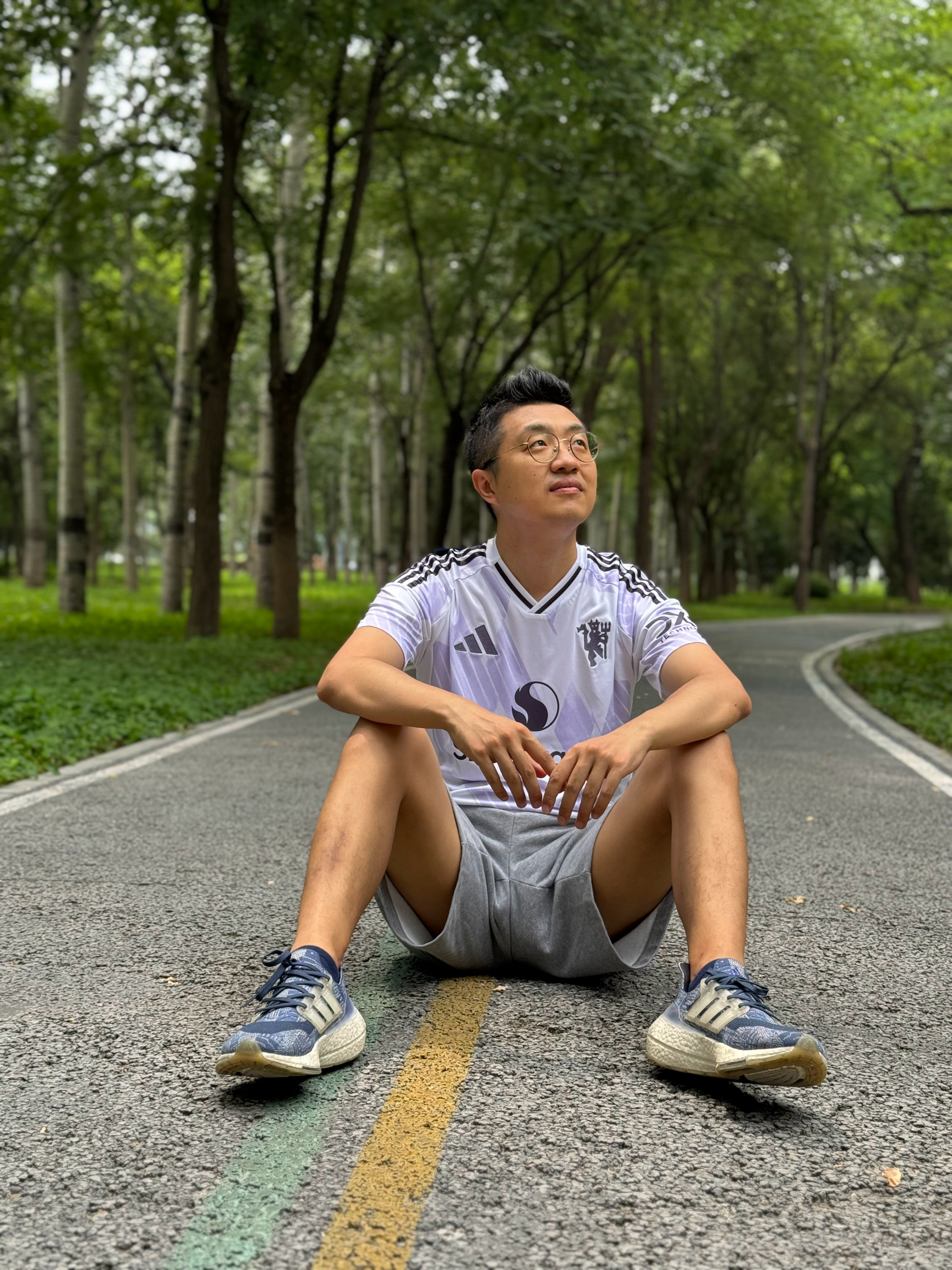 这款球衣质感可以，平时穿也挺好搭衣服的​​​