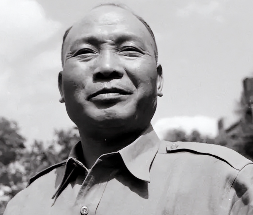 1949年4月的一天，汤恩伯突然带人来到国民党江阴要塞司令部门口，要塞司令戴戎光