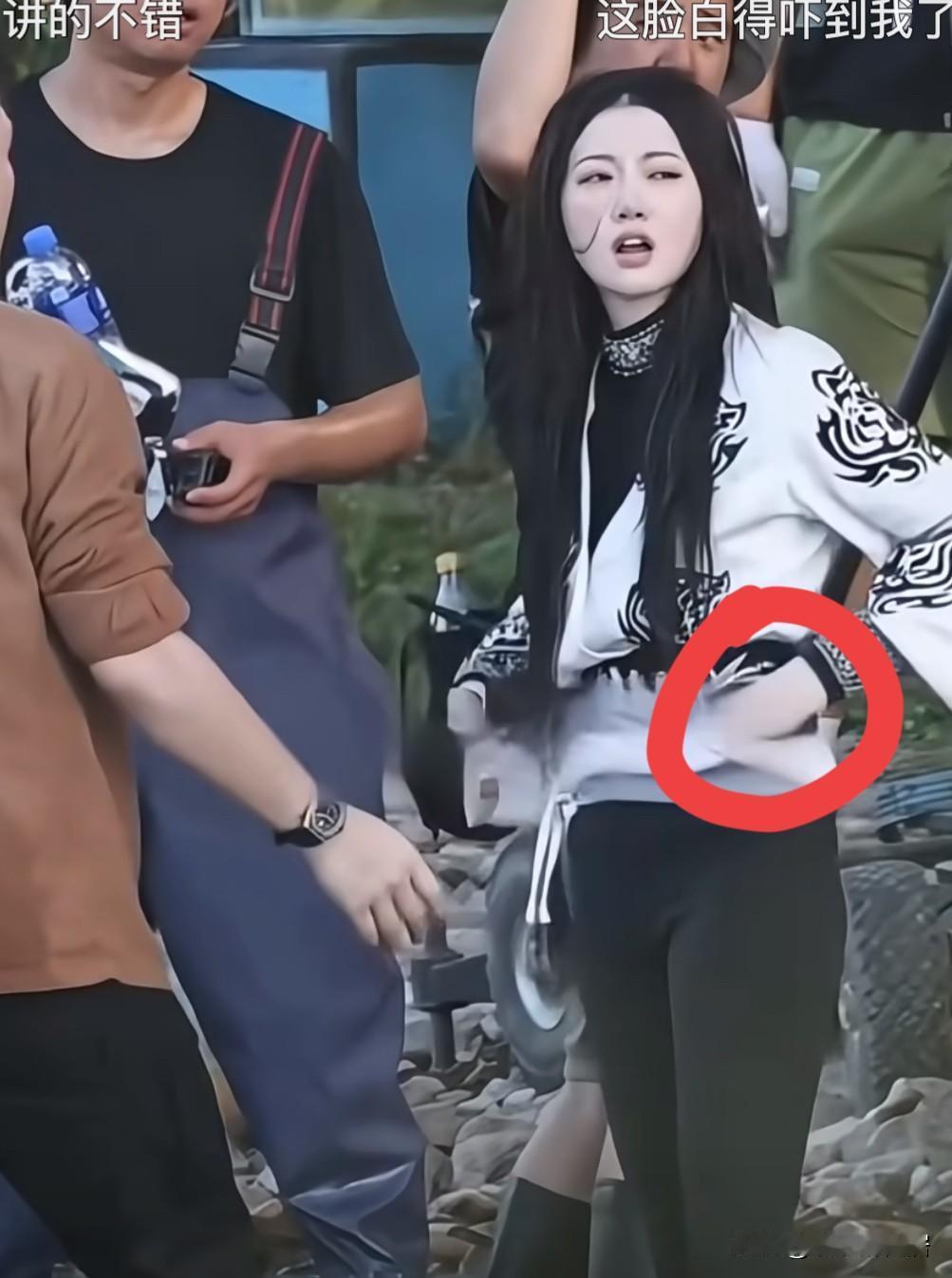 除了刘亦菲她恐怕是娱乐圈第二这么白的女星了吧，景甜一直给我是那种温柔善良干干净