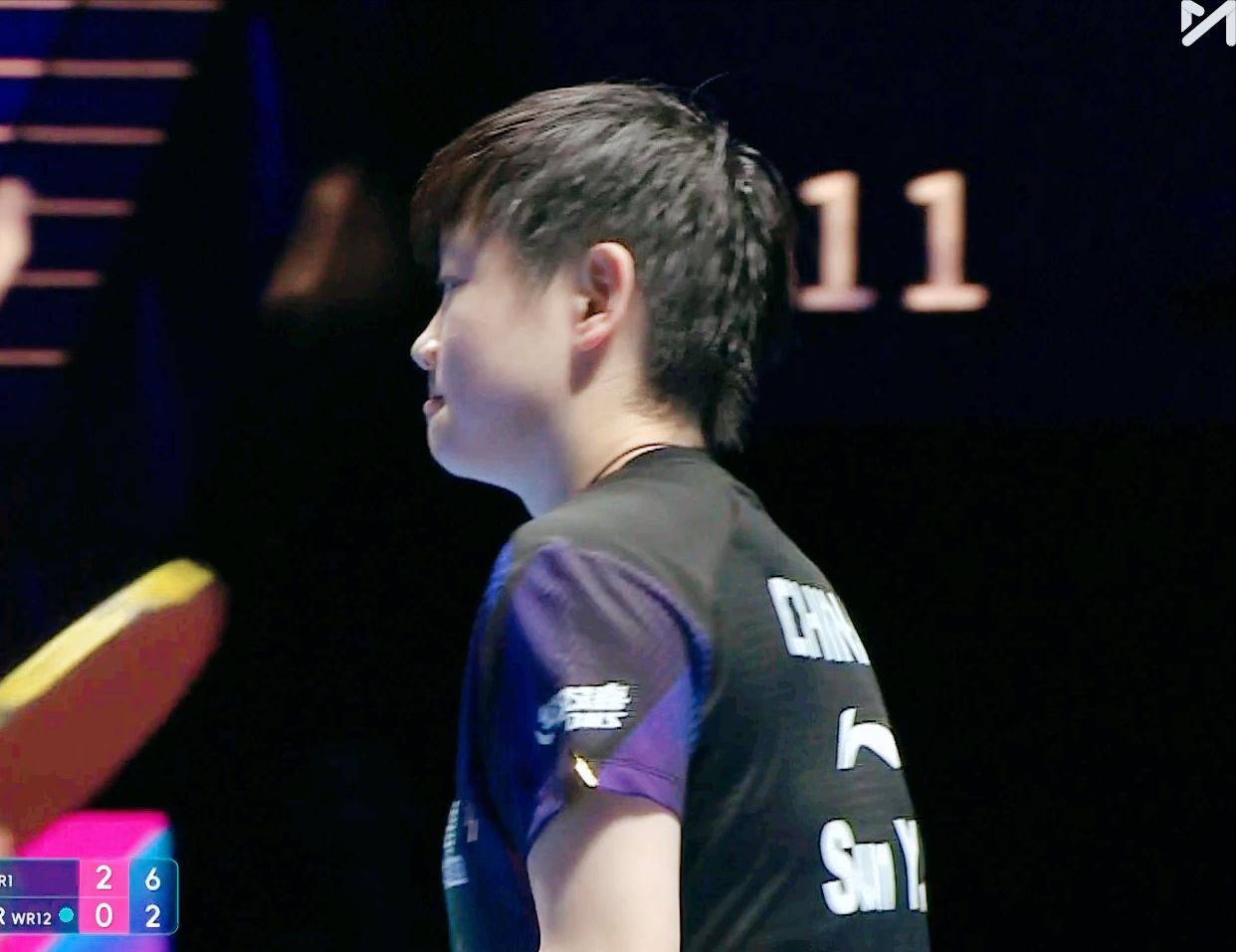 侯英超感叹：我对孙颖莎直接无语了！人家都说：当局者迷，但是孙颖莎仿佛站在