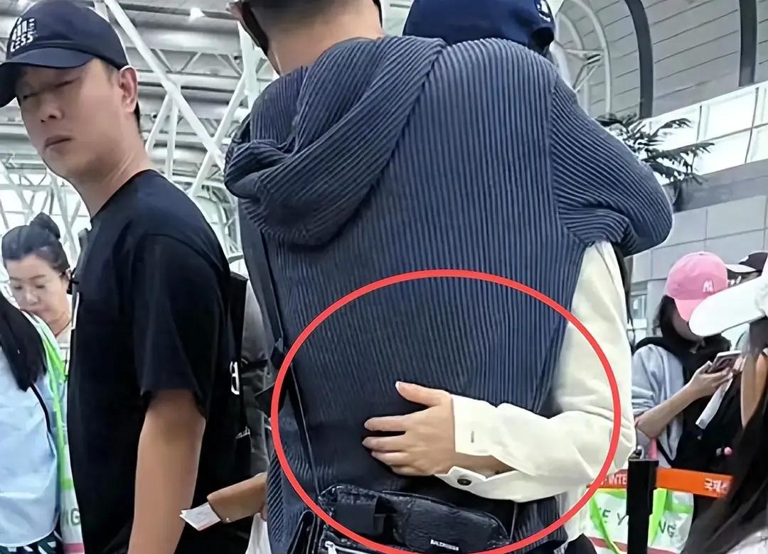 汪峰机场搂森林北不撒手后续！女儿态度引关注，章子怡终有依靠北京机场icon