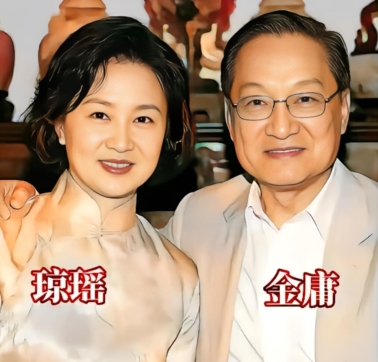 这是金庸与琼瑶。金庸姓查，原名查良镛，而琼瑶姓陈，原名陈喆。谁也不曾料到，两位小