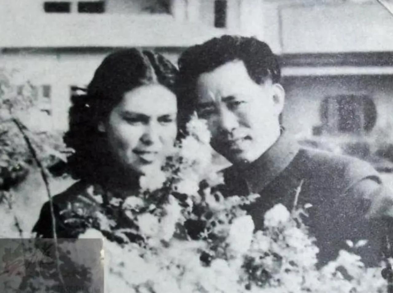 1939年秋天，去苏联学习的刘亚楼，从战友口中得知，自己在延安的妻子凌漪竟然和