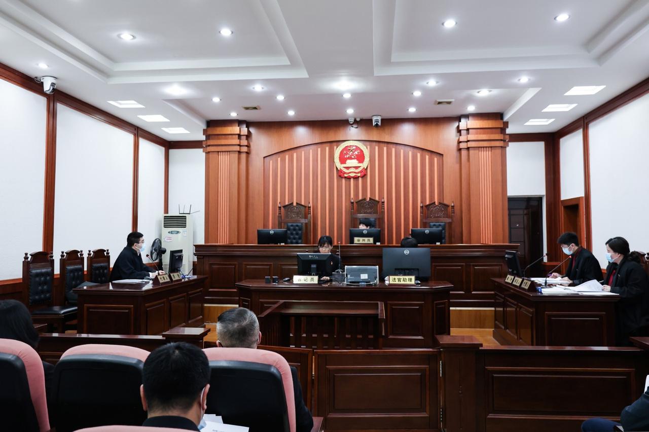 上海，一70岁大爷是退休教授，他想花600多万买房养老，但因他名下有3套房，没买