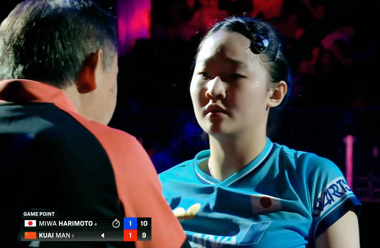 张本宇太鸡贼了，指导张本美和，居然用日语，怕我们偷听呀！但是于子洋和蒯曼只能用