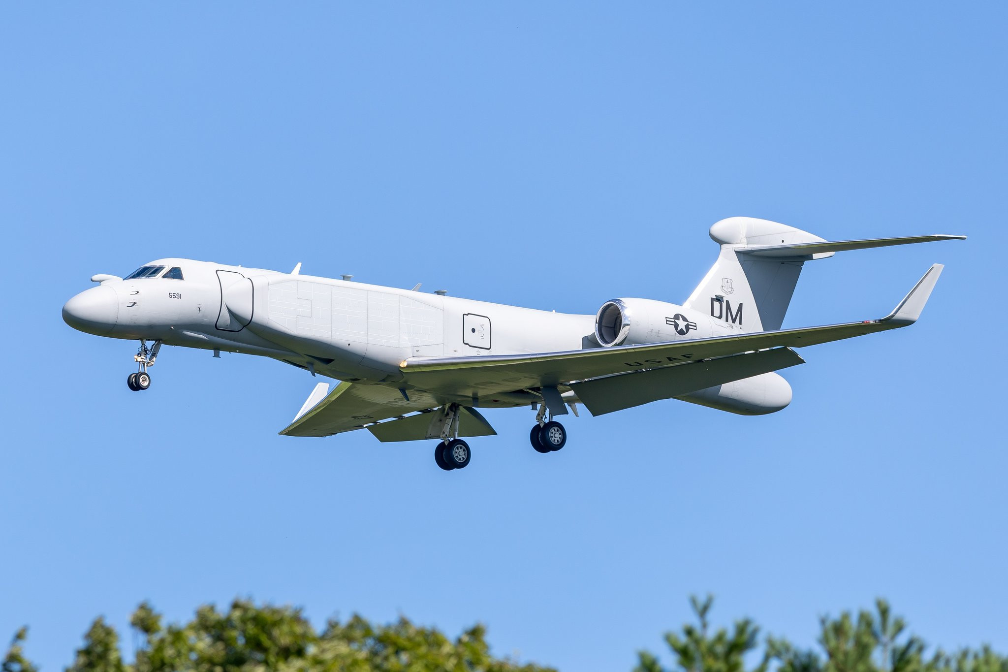 飞临三泽基地的EA-37B/19-5519​​​