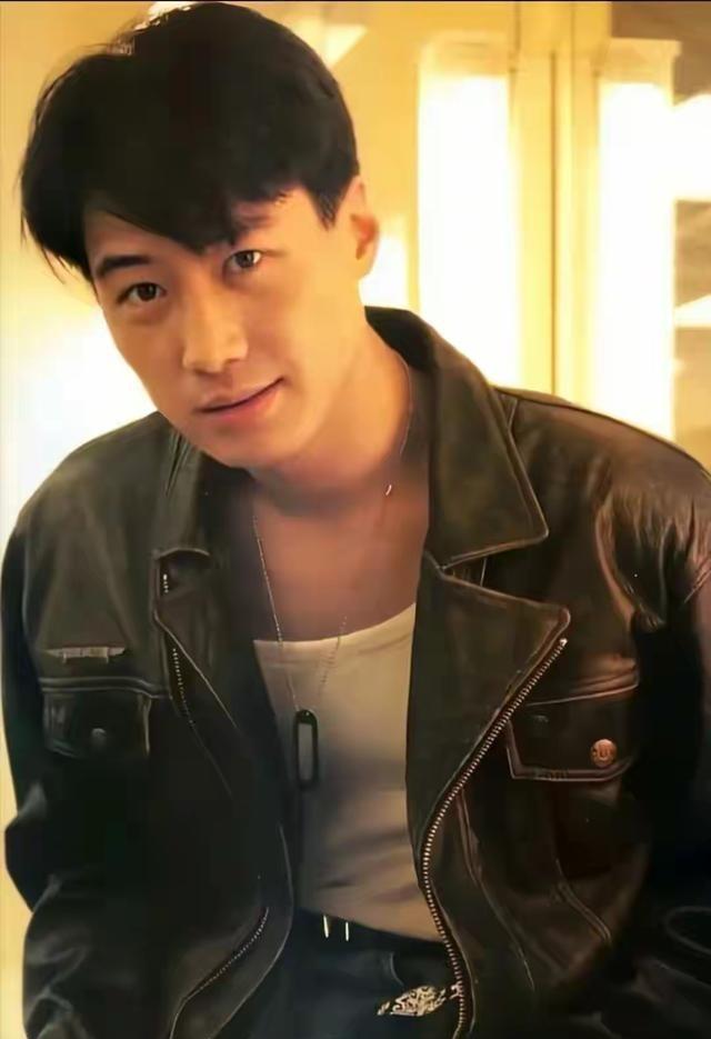 1993年，黎明的父亲得了肠癌末期，黎明当即发誓:“如果父亲能康复，我愿意用一生