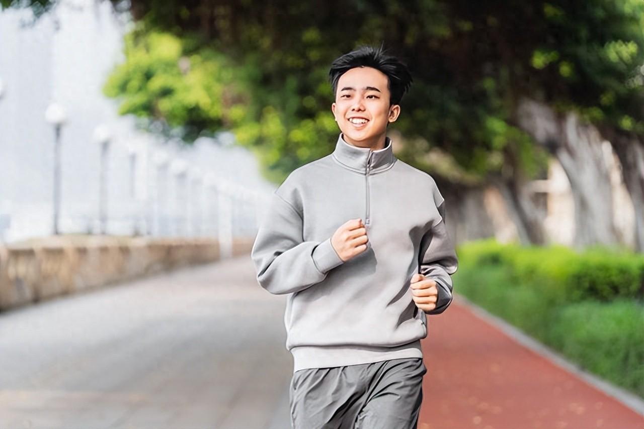 坚持跑步对男性有什么好处？医生：只有6.8%的运动人群坚持了下来四十五岁的男