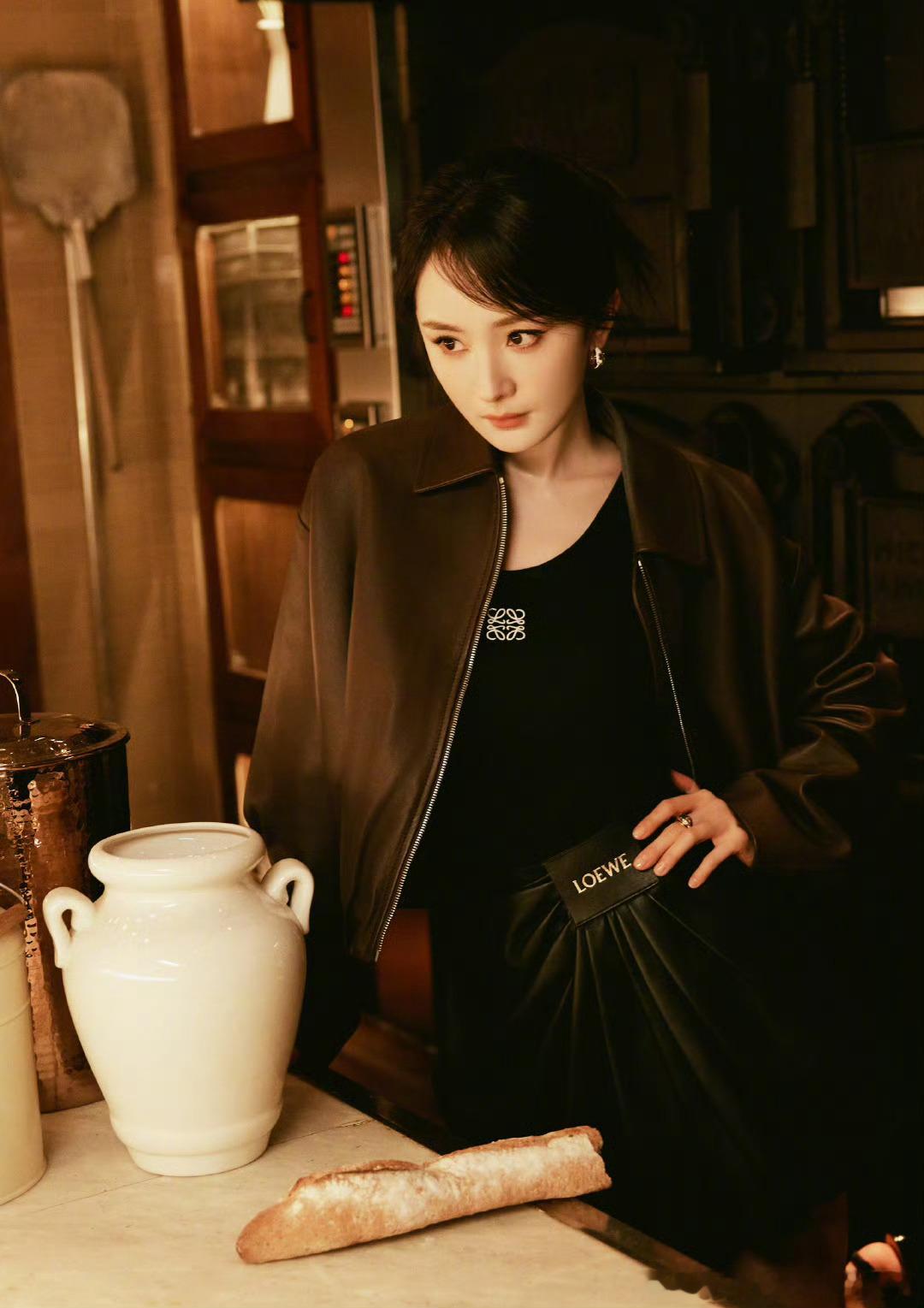 杨幂🦊杨幂prada品牌代言人过去很美好，但是我不留恋。明天也许我会失去