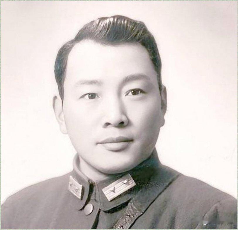 两难中将撞见恩师，老蒋八字死令，忠孝两难的悲剧结局1935年，国民党中将奉