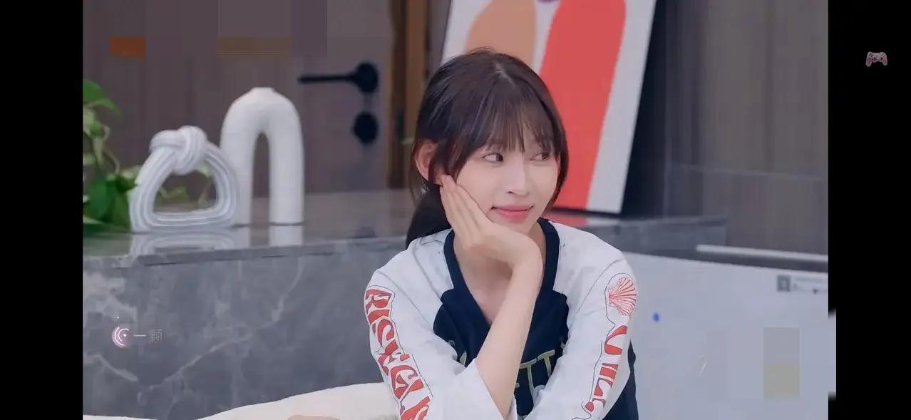 机车女神痞幼上恋综，开辆微型车竟让男嘉宾集体看走眼！众人围观吐槽“老头乐”，经纪