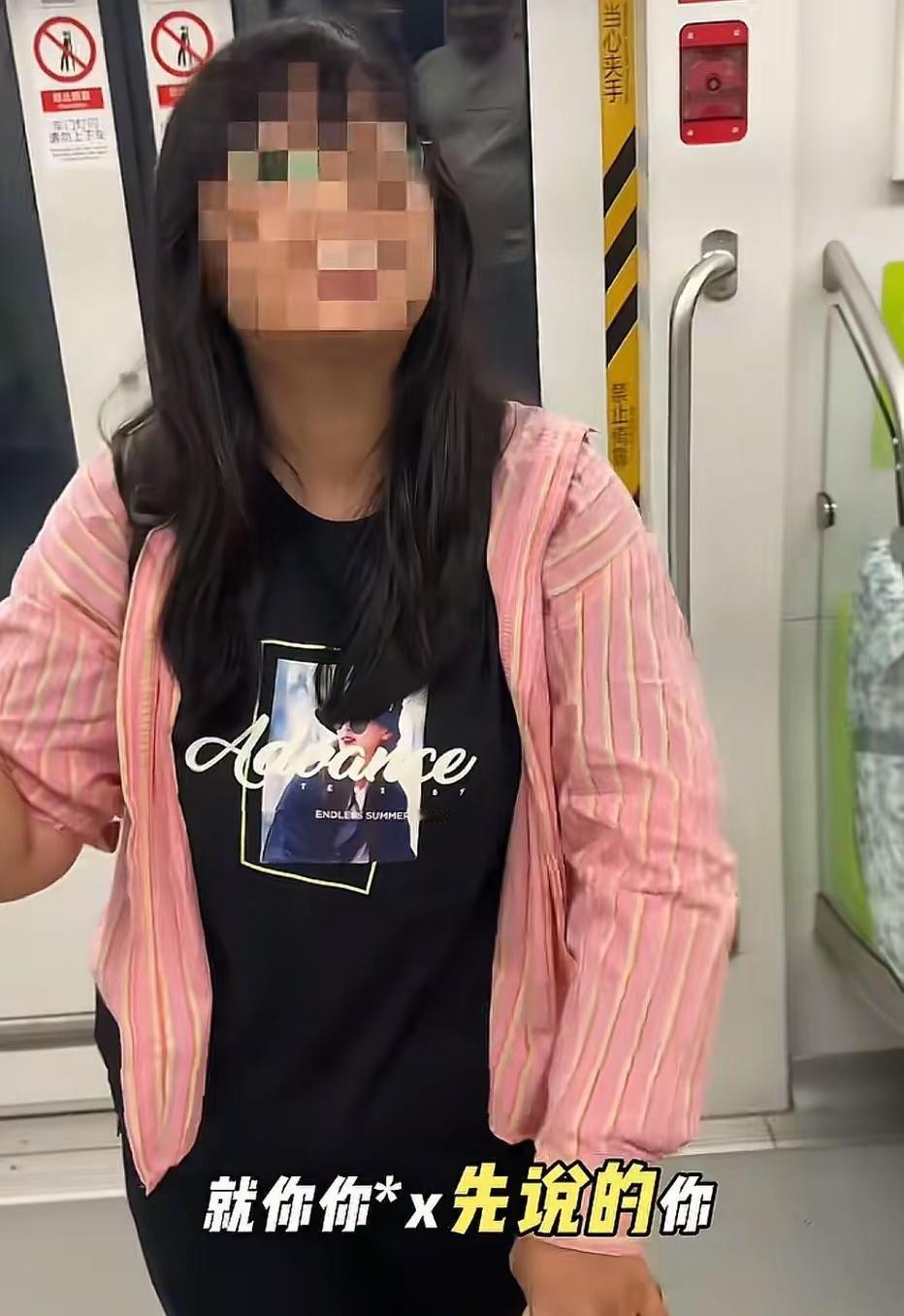 游客王女士和老公带着家人到南京游玩。坐地铁，看到路过鸡鸣寺，就想去看看。没想到，
