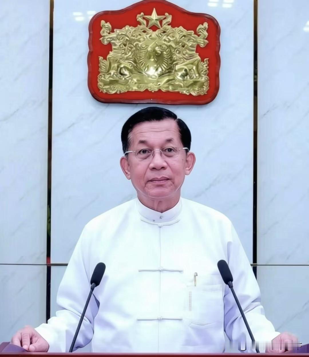 缅甸新总统宣布了，4月10日，缅甸当选总统敏昂莱宣誓就职，但这绝不是一次简单的