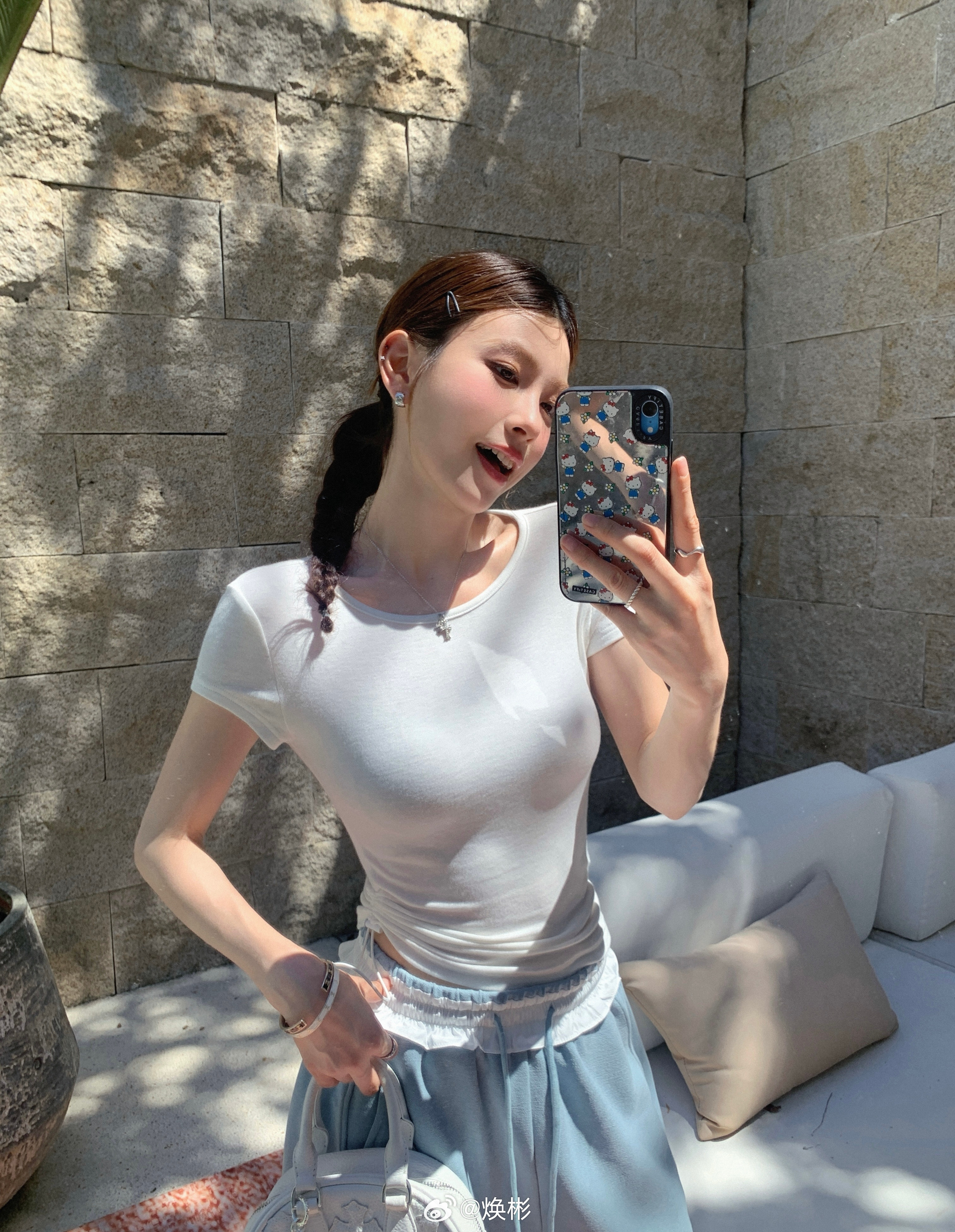 想出片，用旧款iPhone，谁懂？