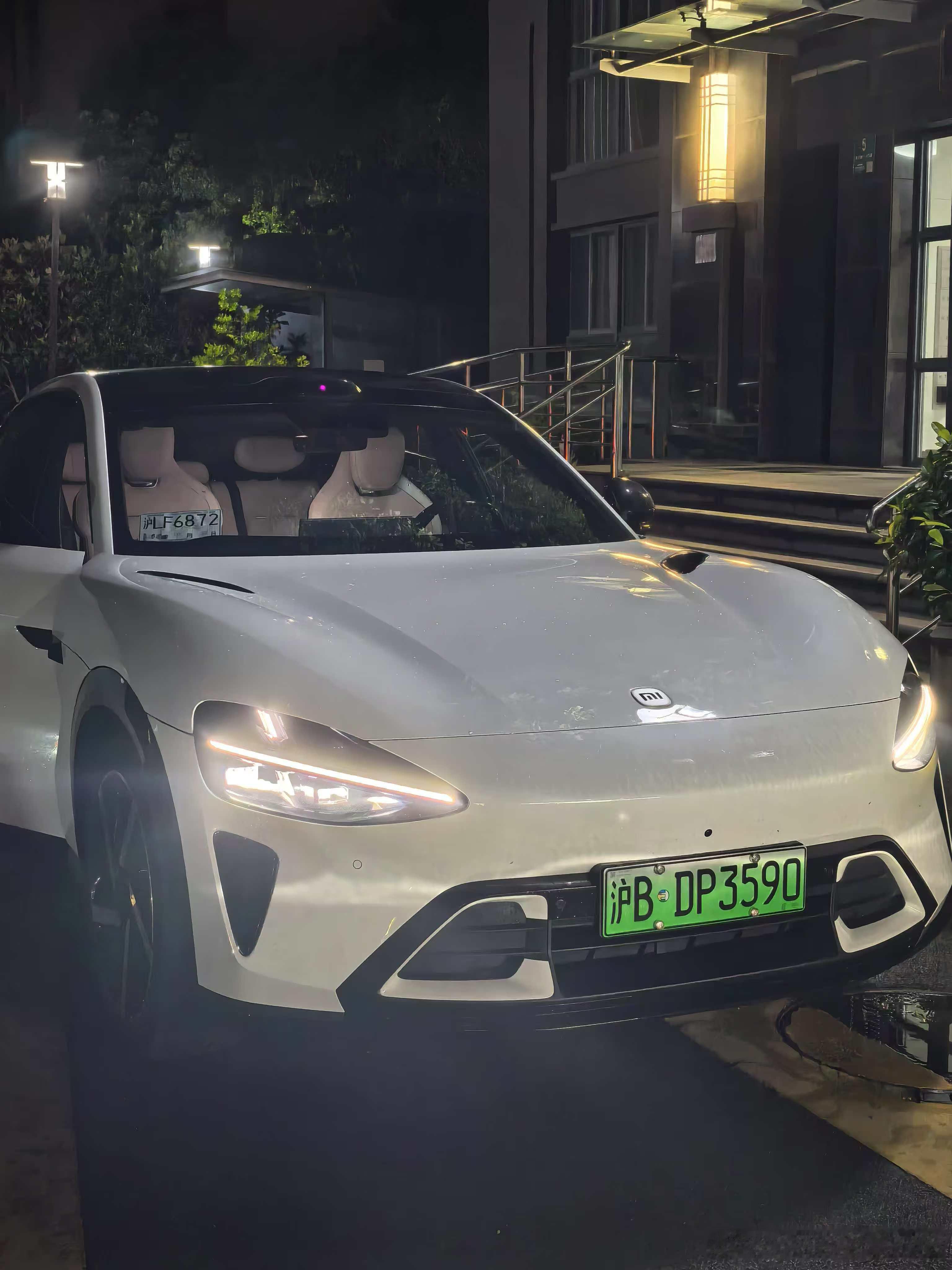 大白鲨🦈上牌了感觉上牌对颜值没有影响[滑稽笑]小米yu7﻿​​​