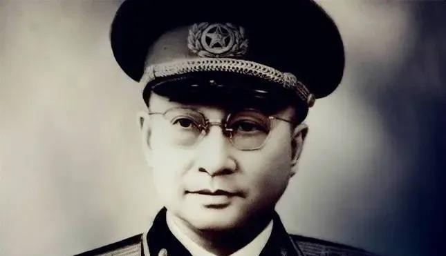 1945年，美军为讥讽陈赓，故意指着桌上的牛排、面包问道：“陈将军，这些在你们那